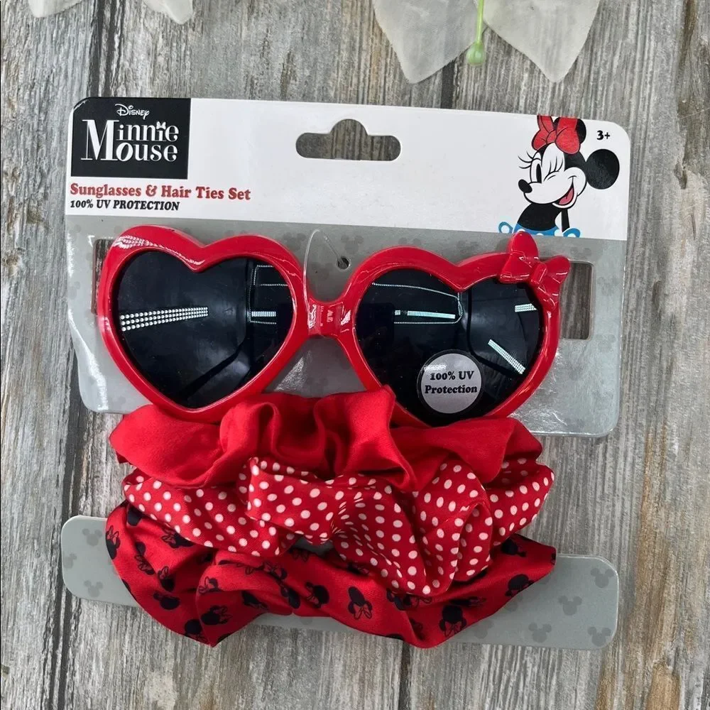 Disney Minnie Mouse Red and Pink Accessory Set